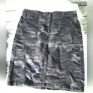 Women's LOFT Camo Skirt Size 8
